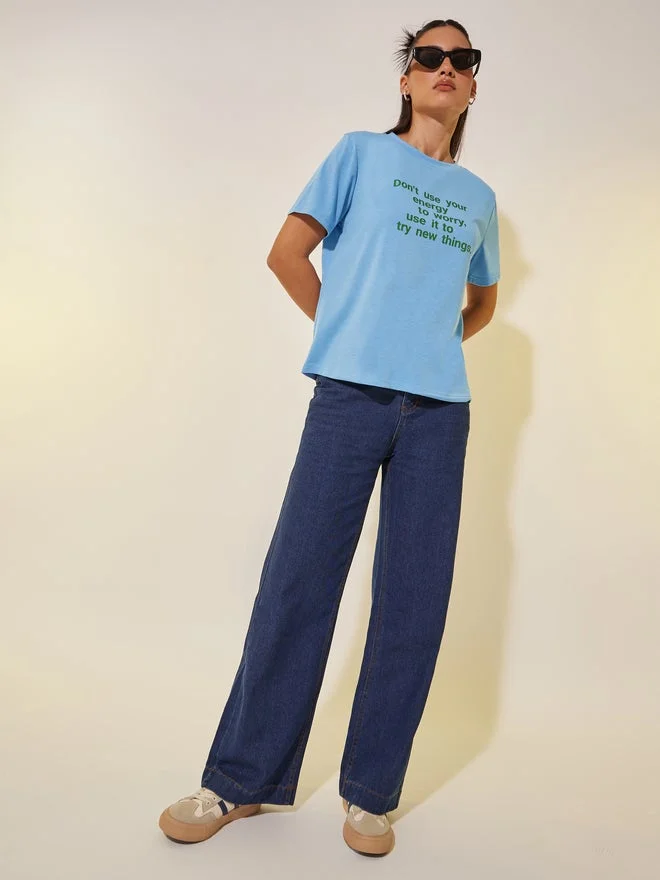 تايك تو تيشيرت برقبة دائرية بطبعة شعار خذ اثنين